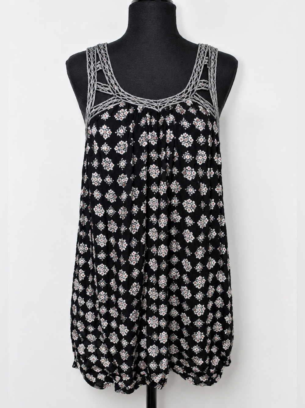 American Eagle Outfitters Black Sleeveless Floral Camisole with Crochet Trim